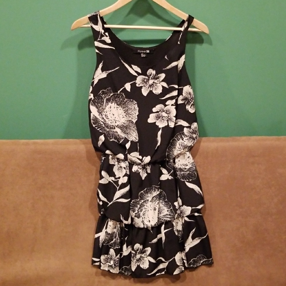 Black and cream sleeveless top